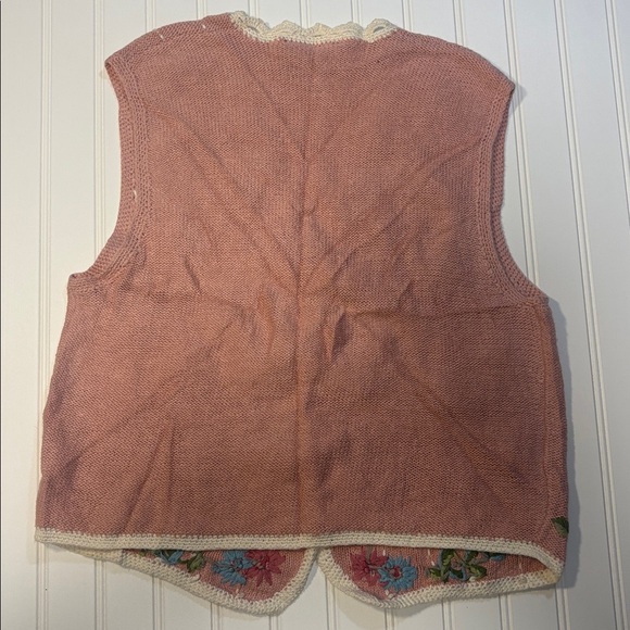 Vintage IVY Floral Embroidered Pink Knit Vest - Picture 5 of 5
